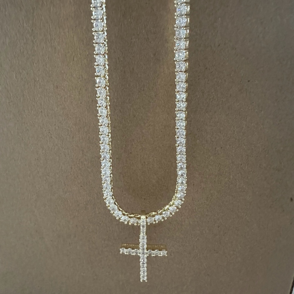 Source Unknown Sparkling Silver Cross Necklace